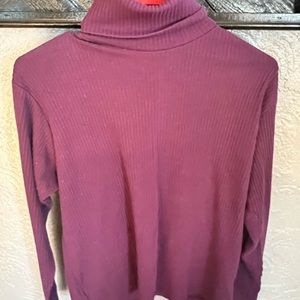 Maroon women’s turtle neck size x-large
